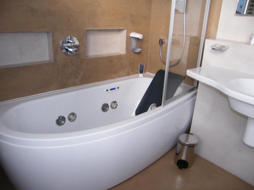 Cit'Hotel Saint-Pierre Vire  Ngoại thất bức ảnh