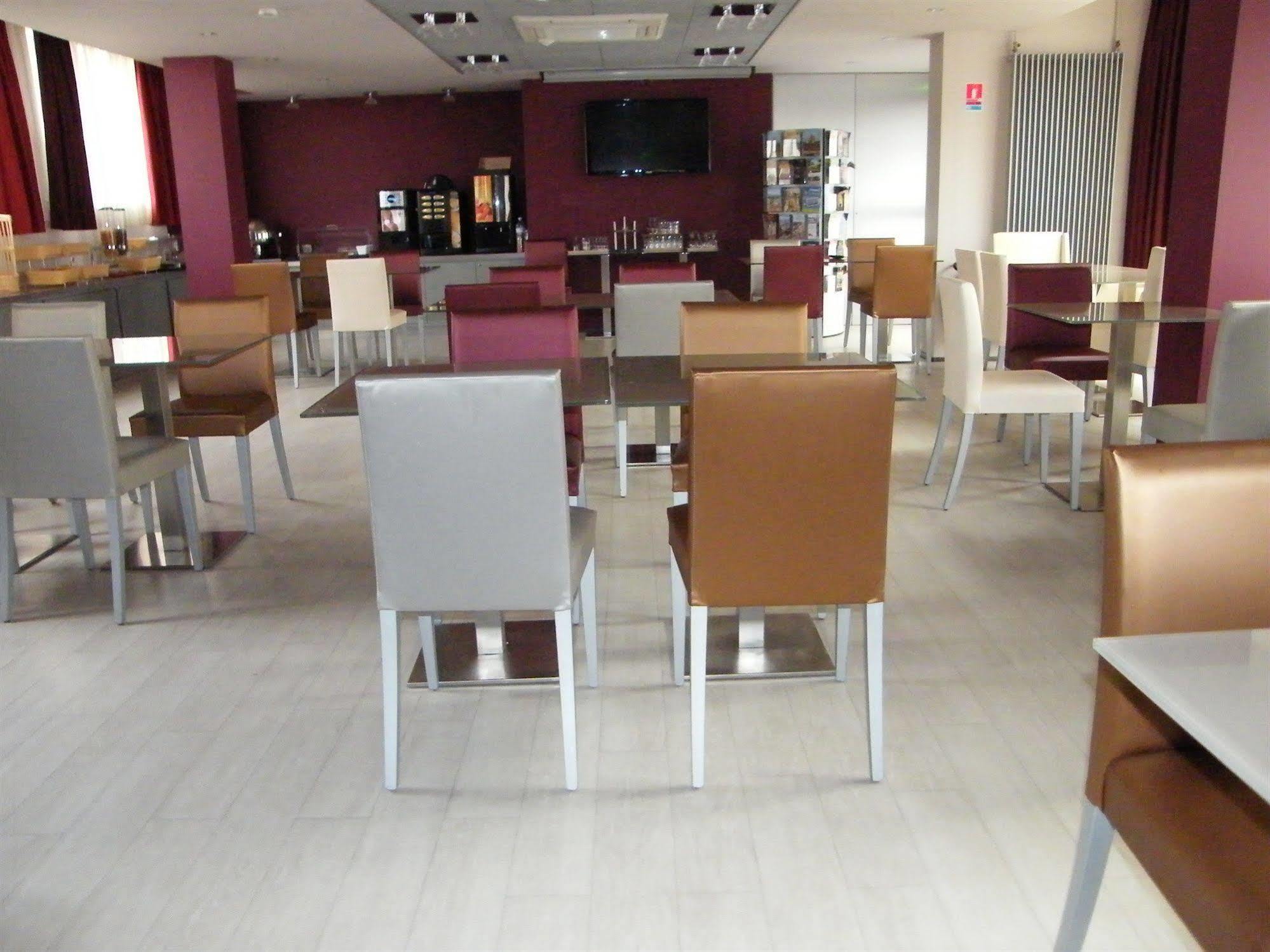 Cit'Hotel Saint-Pierre Vire  Ngoại thất bức ảnh